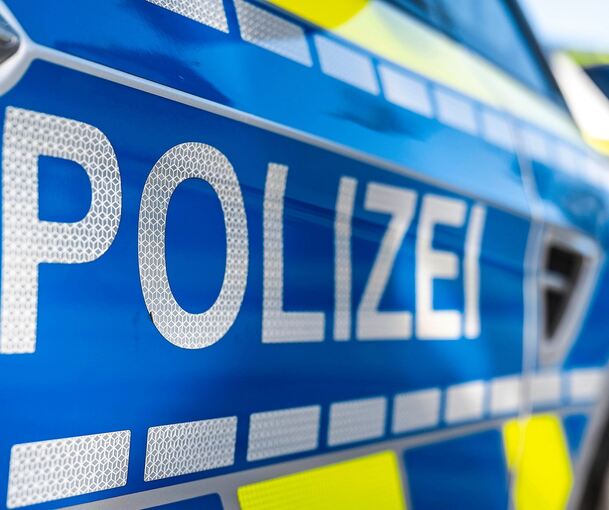 Die Polizei ist auf der Suche nach dem unbekannten Fahrer. Die Polizei ist auf der Suche nach dem unbekannten Fahrer.