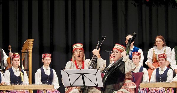 Das ukrainische Banduristinnen-Duo „Berehynja“.
