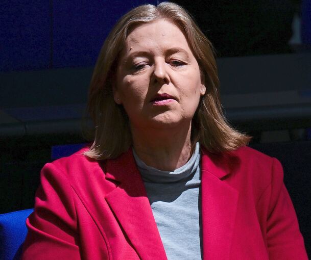 Muss den Tod ihrer Schwiegertochter verkraften: Bärbel Bas. Als Ministerin und Parteichefin tritt sie zurück, Abgeordnete für ihren Duisburger Wahlkreis bleibt sie aber.