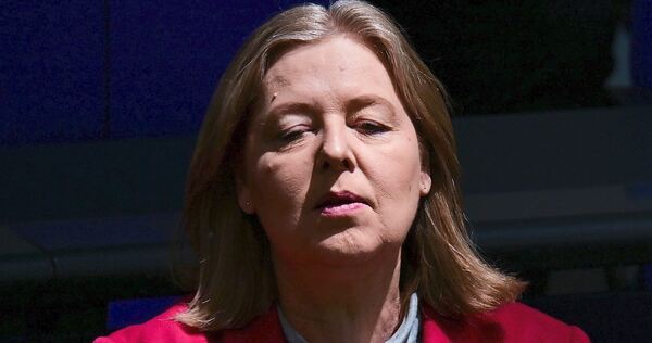 Muss den Tod ihrer Schwiegertochter verkraften: Bärbel Bas. Als Ministerin und Parteichefin tritt sie zurück, Abgeordnete für ih Muss den Tod ihrer Schwiegertochter verkraften: Bärbel Bas. Als Ministerin und Parteichefin tritt sie zurück, Abgeordnete für ihren Duisburger Wahlkreis bleibt sie aber.