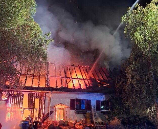 Haus komplett in Flammen in Altensteig Haus komplett in Flammen in Altensteig