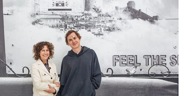 Fotografische Entdeckung der Wirklichkeit: Schauspieler und Fotokünstler Lars Eidinger mit Kunsthallen-Direktorin Nicole Fritz.