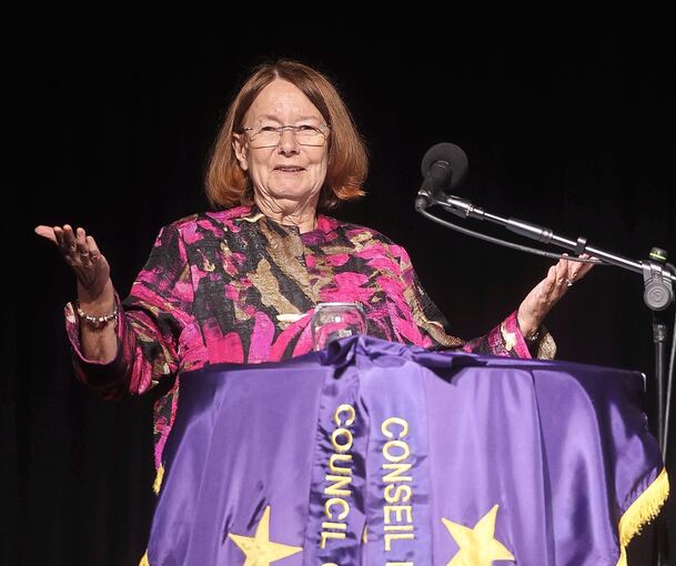 Evelyne Gebhardt spricht in Besigheim über 60 Jahre Städtepartnerschaft.
