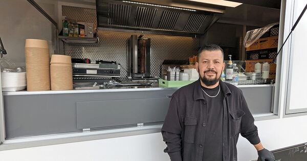 Ali Tasocak vor dem Imbisswagen: Eine Woche lang hat „Pimp my Kebap“ erkundet, wie viel Appetit die Walheimer auf Döner haben.