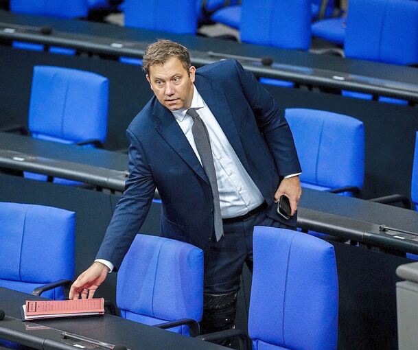 Hofft auf Steuereinnahmen, aber auch auf gesundheitliche Effekte: Finanzminister Lars Klingbeil.