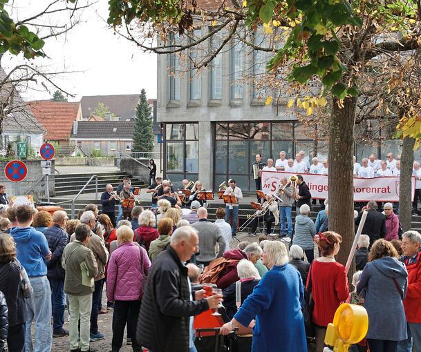 Der Posaunenchor des CVJM und die Gesangsgruppe des Möglinger Seniorenrats eröffnen auch dieses Jahr wieder feierlich die Kirbe.