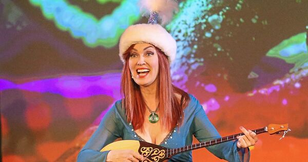 Ein Mix aus Comedy, Musik und Kabrett: Viktoria Lein hat mit „Ich kam. Sang. Und blieb“ ein buntes Programm für ihren Auftritt im Glasperlenspiel auf die Beine gestellt.