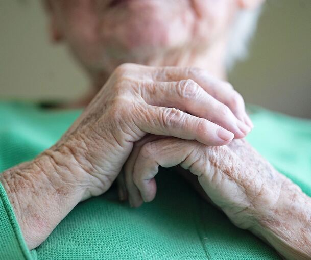Mit einem dreisten Dieb bekam es eine 90-Jährige zu tun. Mit einem dreisten Dieb bekam es eine 90-Jährige zu tun.