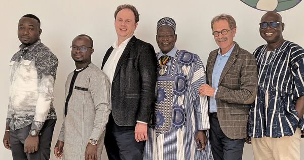 Somwaya Sawadogo, Sayouba Ouédraogo, Amtsleiter der Kommune Kongoussi, Oberbürgermeister Matthias Knecht, Oscar Sawadogo, Konrad Seigfried, Vorsitzender Förderkreis Burkina Faso, sowie Barthélemy Savadogo (von links)