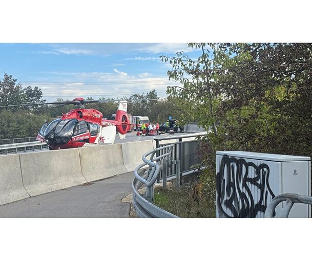 Nach dem Unfall war ein Rettungshubschrauber im Einsatz. Nach dem Unfall war ein Rettungshubschrauber im Einsatz.