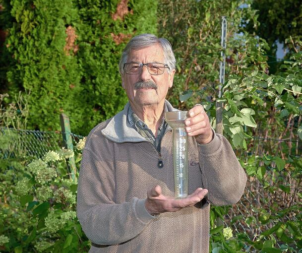 Der Jäger Wilhelm Weiss und sein Regenmesser: Zuletzt blieb der Becher häufig leer.