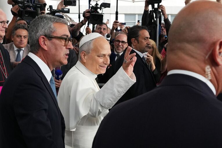 Papst Leo XIV verlässt Krankenhaus Papst Leo XIV verlässt Krankenhaus