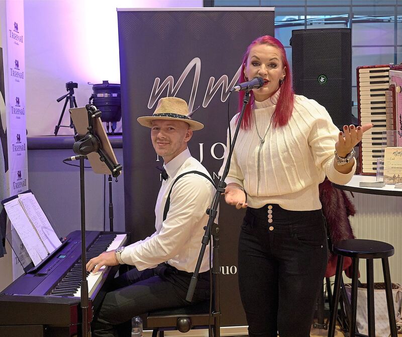 Die passende Musik gehört ebenfalls zur Hochzeit dazu. Die passende Musik gehört ebenfalls zur Hochzeit dazu.