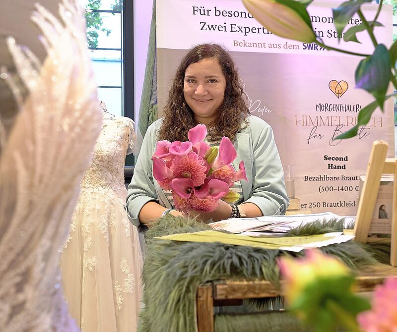 Auch Blumen gehören zum Hochzeitstag. Auch Blumen gehören zum Hochzeitstag.