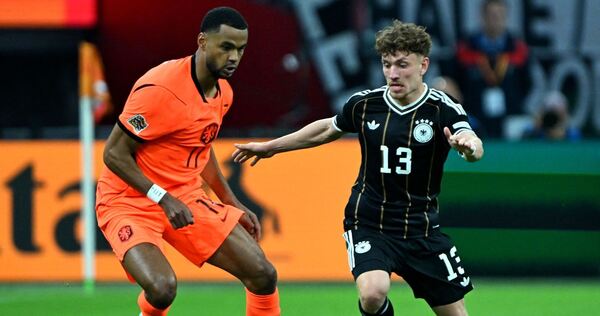 Cody Gakpo und Philipp Treu