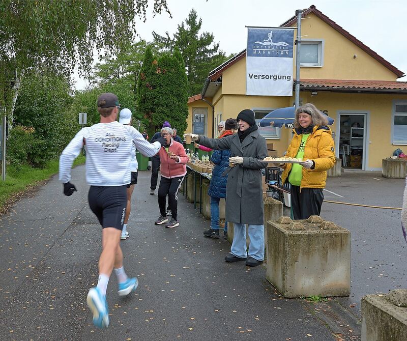 Am Sauserhof gibt es eine Verpflegungsstation.