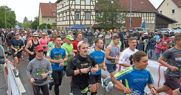 Viele Läuferinnen und Läufer nehmen am Bottwartal-Marathon teil. Viele Läuferinnen und Läufer nehmen am Bottwartal-Marathon teil.