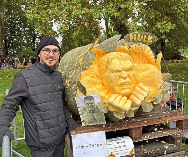 Kürbisschnitzer Stanislav Bukhanov aus Bulgarien schnitzte Hulk.