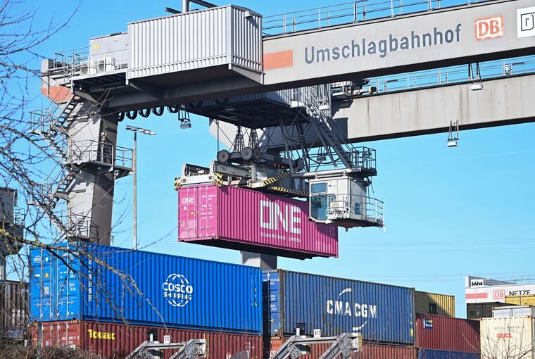 Umschlagbahnhof Logistik und Export