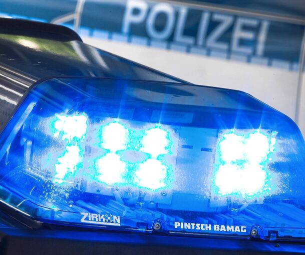 Die Polizei nimmt Hinweise entgegen. Die Polizei nimmt Hinweise entgegen.