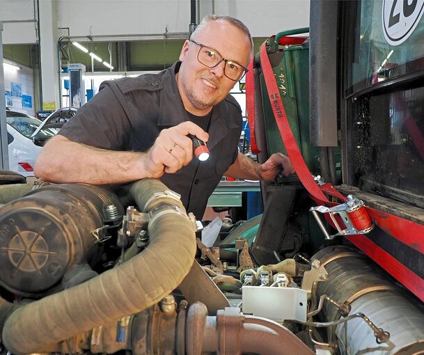 Am liebsten schraubt Frank Hirsch an Autos herum.