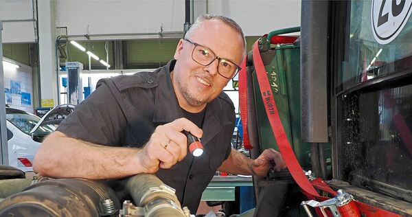 Am liebsten schraubt Frank Hirsch an Autos herum. Am liebsten schraubt Frank Hirsch an Autos herum.