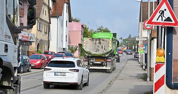 Viel Verkehr auf der Remstalstraße. Auch sie soll mit der Westrandstraße vom Durchgangsverkehr entlastet werden.