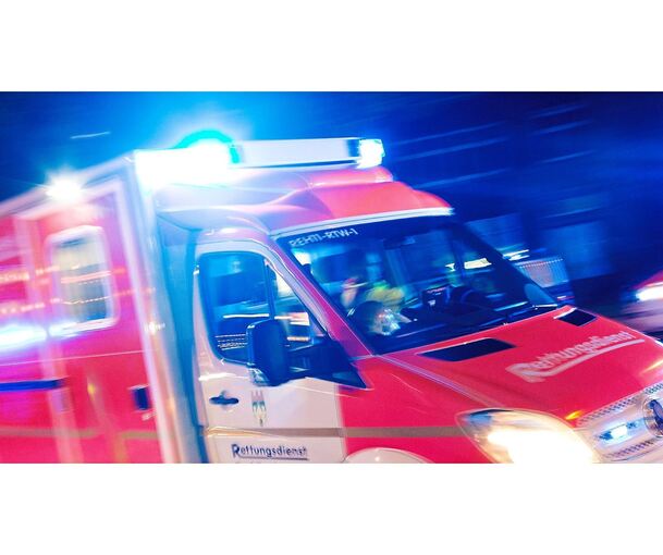 Der Teenager wurde mit schweren Verletzungen ins Krankenhaus eingeliefert.