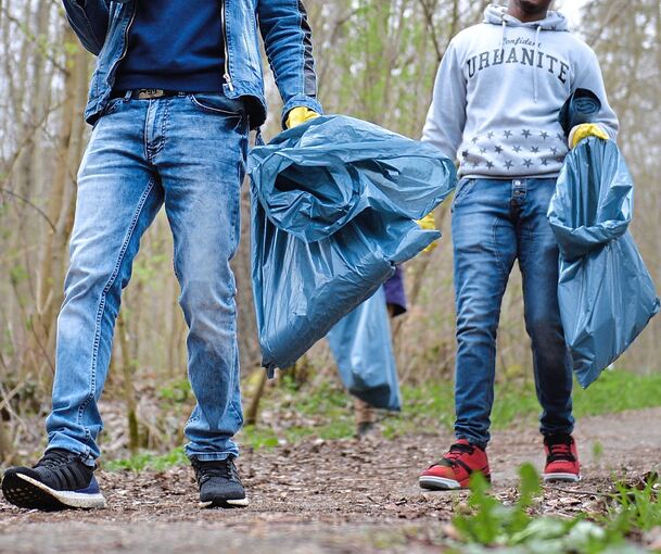 Müll aufsammeln, Reinigung oder Unkraut jäten – alles Tätigkeiten, die sich die CDU-Fraktion für Flüchtlinge vorstellen kann.