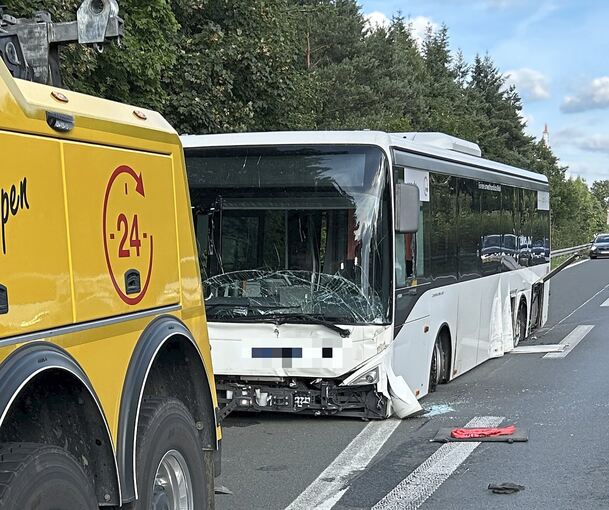 Auf der Autobahn in der Nähe von Ibbenbüren endete im Juli 2025 die Irrfahrt eines 22-jährigen Ludwigsburgers. Vor Gericht gab er an, dass eine Stimme ihm befohlen habe, diesen und einen weiteren Bus zu stehlen.