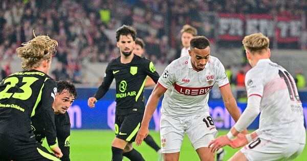 Jamie Leweling (Mitte) erzielt mit seinem strammen Linksschuss das 1:0 für den VfB. Foto: Jan-Philipp Strobel/dpa Screenreader