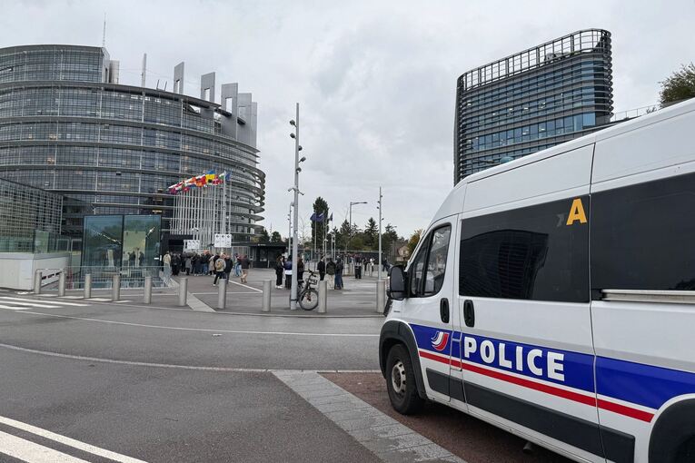 Ermittler durchsuchen Büros rechter Fraktion im EU-Parlament Ermittler durchsuchen Büros rechter Fraktion im EU-Parlament
