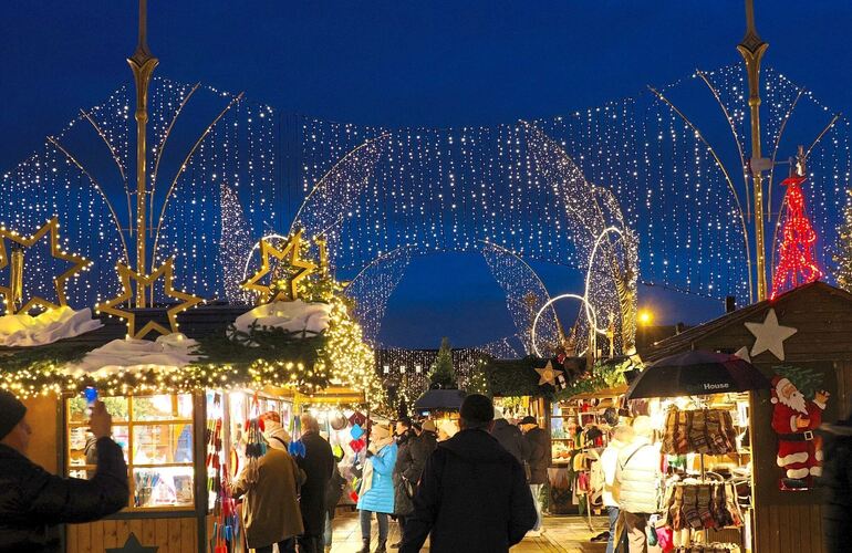 Am 24. November öffnet der Barock-Weihnachtsmarkt in Ludwigsburg. Der Arsenalplatz soll stärker zu einem Treffpunkt für Familien Am 24. November öffnet der Barock-Weihnachtsmarkt in Ludwigsburg. Der Arsenalplatz soll stärker zu einem Treffpunkt für Familien werden.