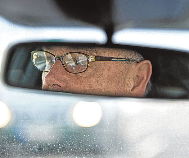 Ein 71-jähriger Autofahrer ist durch seine unsichere Fahrweise aufgefallen. Ein 71-jähriger Autofahrer ist durch seine unsichere Fahrweise aufgefallen.