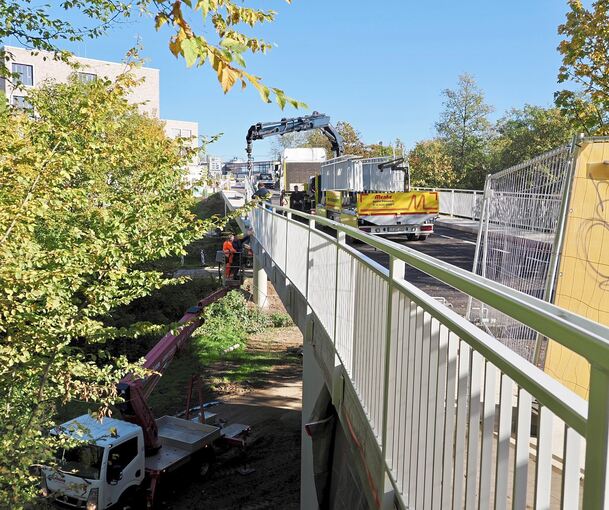 Letzte Arbeiten an der Brücke, die ab diesem Freitagabend wieder für den Verkehr freigegeben wird.