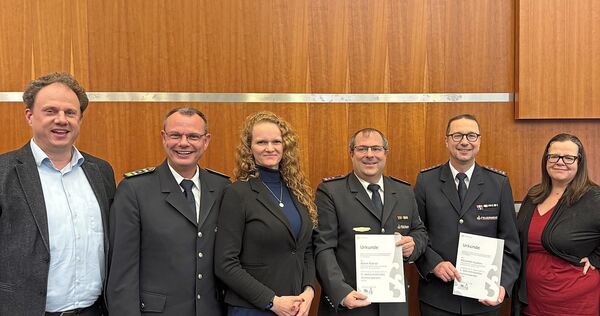 Oberbürgermeister Matthias Knecht, Kommandant Jochen Reuschle, Fachbereichsleiterin Niki Lang, Rainer Rottner, Alexander Huppert Oberbürgermeister Matthias Knecht, Kommandant Jochen Reuschle, Fachbereichsleiterin Niki Lang, Rainer Rottner, Alexander Huppert und die Erste Bürgermeisterin Renate Schmetz.