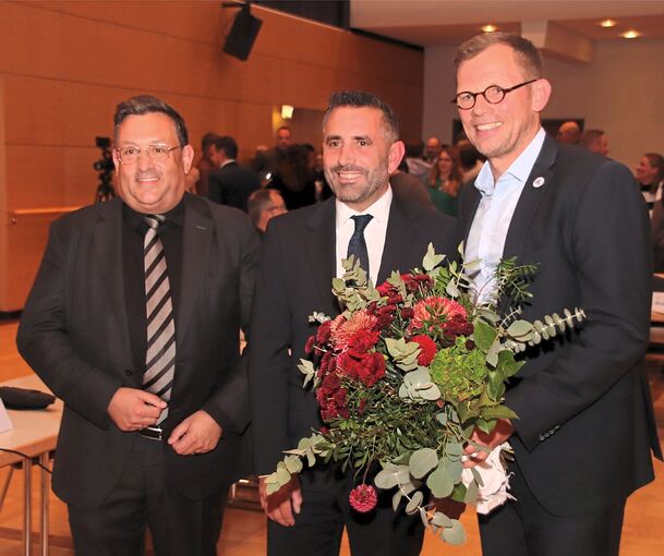 Der neue Bürgermeister Matthias Hirn mit seinem Vorgänger Klaus Reitze (links) und Oberbürgermeister Uwe Skrzypek.