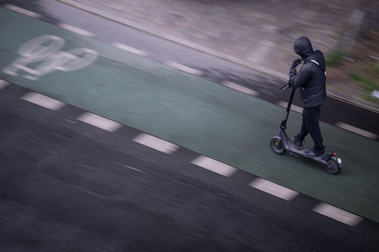 E-Scooter-Fahrer