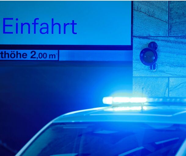Die Polizei sucht Zeugen, die etwas beobachtet haben. Die Polizei sucht Zeugen, die etwas beobachtet haben.