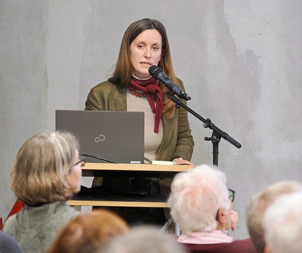 Katharina Hofmann spricht im Ludwigsburg Museum über das Grün in der Stadt.
