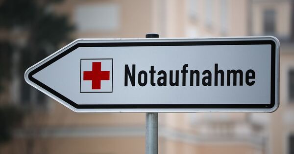 Schild „Notaufnahme“ Schild „Notaufnahme“