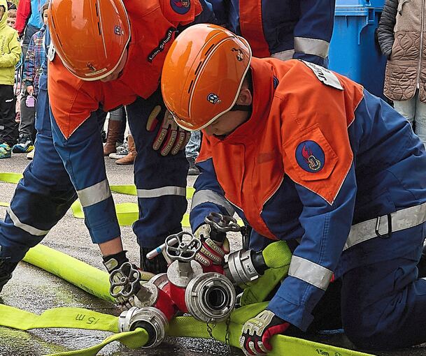 Immer wieder zeigt auch die Bönnigheimer Jugendfeuerwehr ihr Können. Am Samstag galt es für die Mitglieder, zu löschen und Personen zu retten.