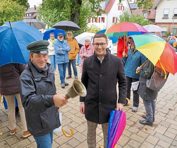 Bürgermeister Christoph Herre und „Büttel“ Dieter Faas.