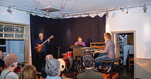 Das Lorenzo Petrocca Trio beim Auftritt in Besigheim.