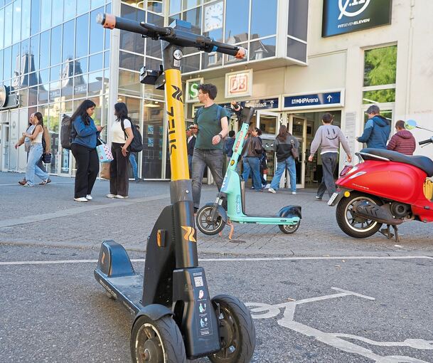 E-Scooter haben sich als Verkehrsmittel etabliert. In Ludwigsburg soll es künftig weiter zwei Anbieter von Miet-E-Scootern geben.