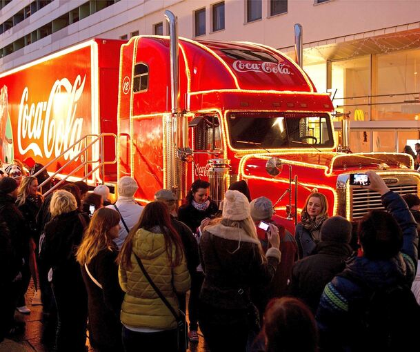 Der Coca-Cola-Weihnachtstruck bei einem Tourstopp im Jahr 2025. Der Coca-Cola-Weihnachtstruck bei einem Tourstopp im Jahr 2025.