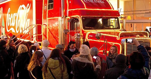 Der Coca-Cola-Weihnachtstruck bei einem Tourstopp im Jahr 2025.
