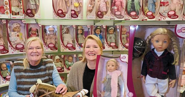 Britta (links) und Silke Zinthäfner wissen, was großen und kleinen Kindern gefällt.