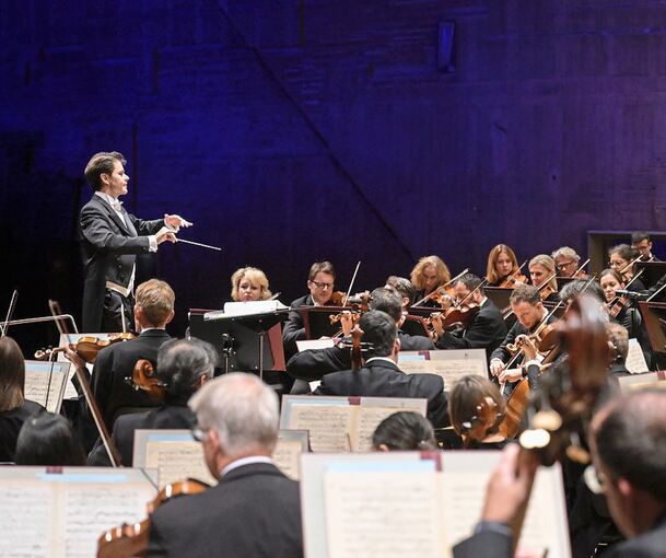Gut aufgelegt: In der Liederhalle Stuttgart spielt Nicholas Carter, der neue Generalmusikdirektor der Oper und Chefdirigent des Staatsorchesters, sein Antrittskonzert.
