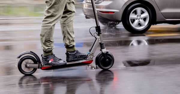 Attacke auf E-Scooter-Fahrer